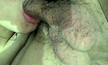 Ζευγάρι ερασιτεχνών κινηματογραφεί το σπιτικό τους βίντεο με το στόμα να γαμιέται