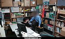 Частное видео, где подросток-грабитель знакомится с охранником