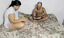 Un couple amateur explore la gorge profonde et le jeu anal dans une vidéo maison