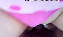 POV-video, jossa nussin nuorta ja viehättävää siskotyttöäni, kun hän lepää pikkuhousuissaan
