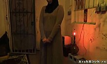 Ragazze adolescenti esplorano la loro sessualità in case di puttana afghane fatte in casa