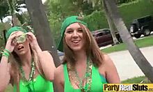 Brooke, en collegepige, og hendes venner bliver slemme på en gruppe sexfest