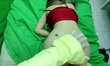 Amadorpatienten får sin trånga rumpa knullad av en sjuksköterska under massage