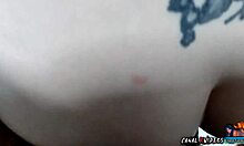 Lorrany Exotica, en barmfagre blondine, bliver hårdt kneppet foran den fulde tatovør